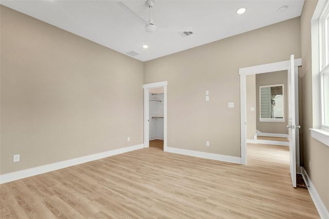 28 Cmdr Runco Lane, Taylor Lake Village, TX 77586