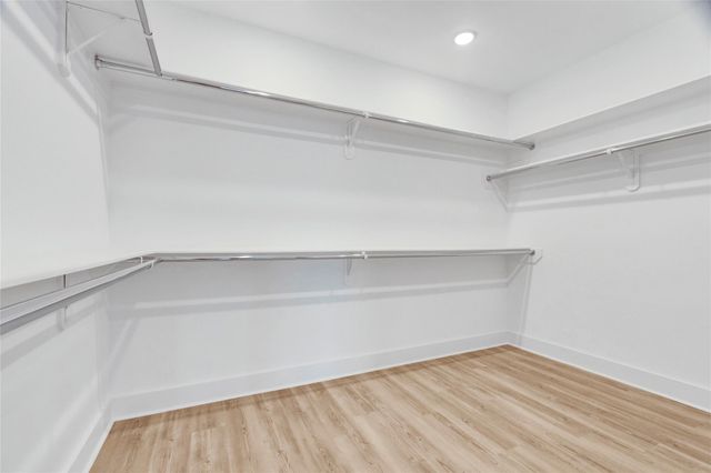 28 Cmdr Runco Lane, Taylor Lake Village, TX 77586