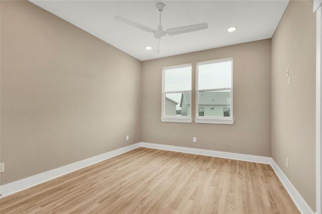 28 Cmdr Runco Lane, Taylor Lake Village, TX 77586