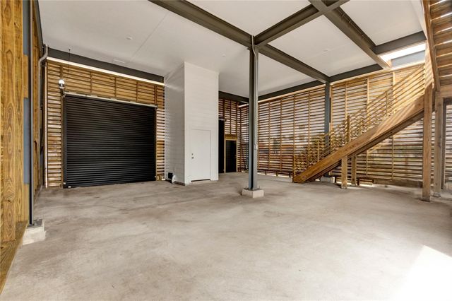 28 Cmdr Runco Lane, Taylor Lake Village, TX 77586