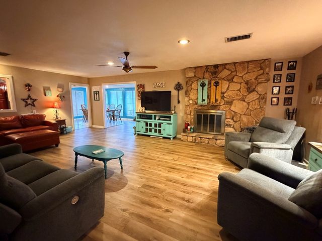 1304 NW 9th St, Andrews, TX 79360