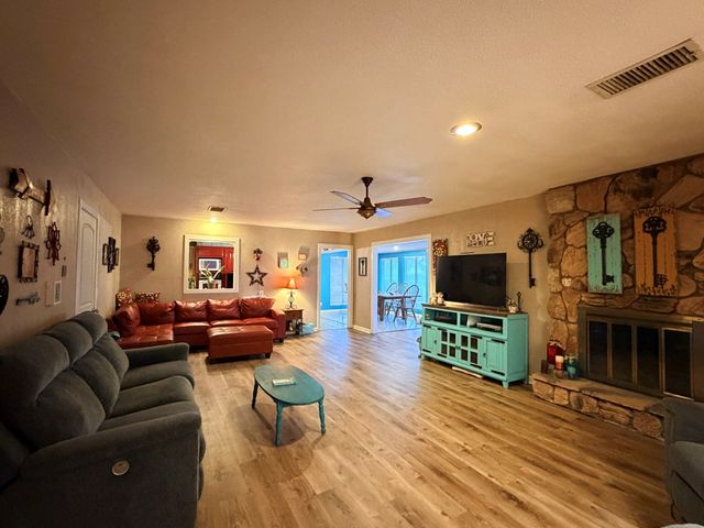 1304 NW 9th St, Andrews, TX 79360