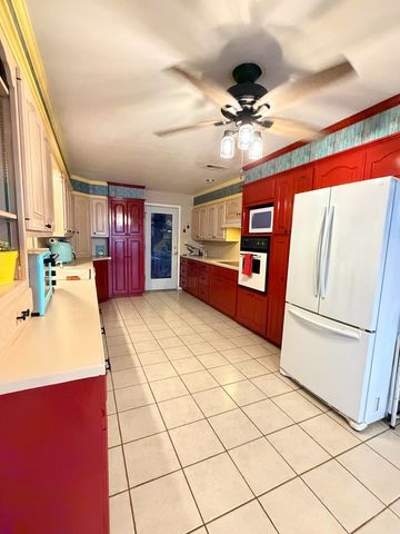 1304 NW 9th St, Andrews, TX 79360