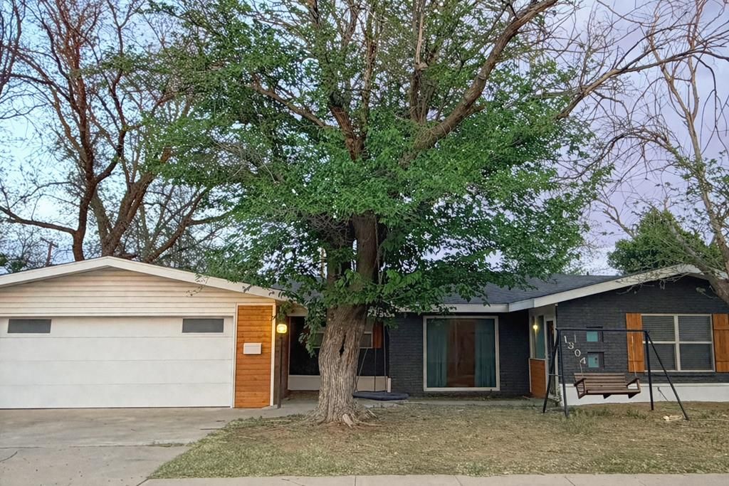 1304 NW 9th St, Andrews, TX 79360