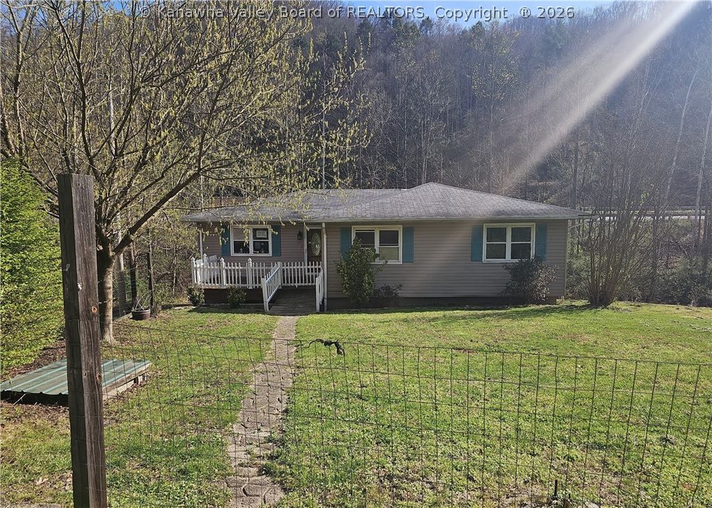 234 Daystar Road, Delbarton, WV 25670