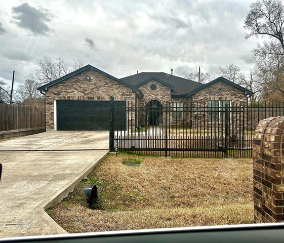 8614 Fringewood Drive, Houston, TX 77028