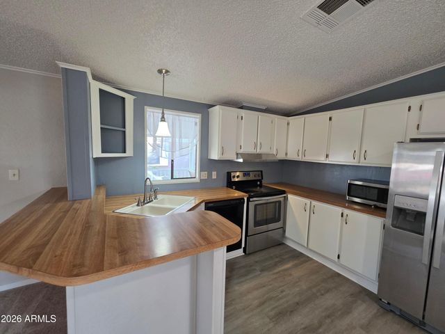 2233 E BEHREND Drive 81, Phoenix, AZ 85024