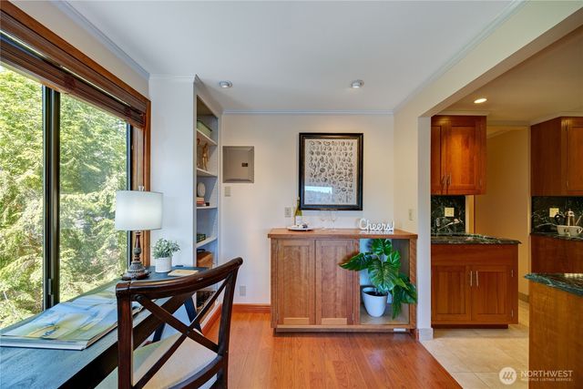 153 Madison Avenue N, Bainbridge Island, WA 98110