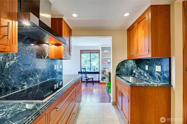 153 Madison Avenue N, Bainbridge Island, WA 98110