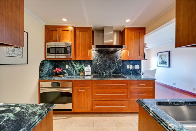 153 Madison Avenue N, Bainbridge Island, WA 98110