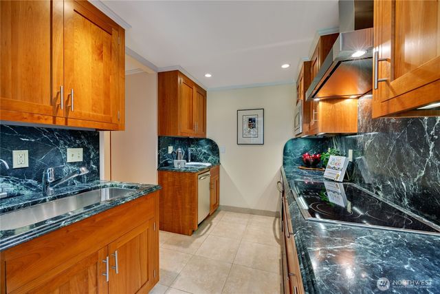 153 Madison Avenue N, Bainbridge Island, WA 98110