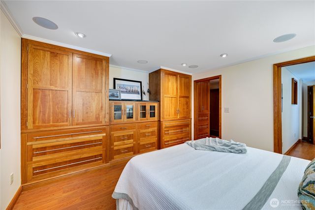 153 Madison Avenue N, Bainbridge Island, WA 98110