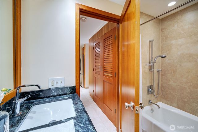 153 Madison Avenue N, Bainbridge Island, WA 98110