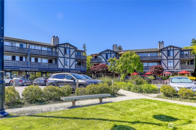 153 Madison Avenue N, Bainbridge Island, WA 98110