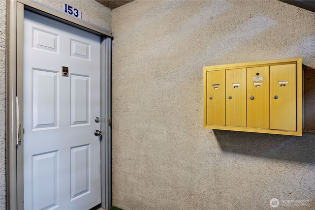 153 Madison Avenue N, Bainbridge Island, WA 98110