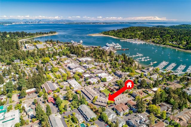 153 Madison Avenue N, Bainbridge Island, WA 98110