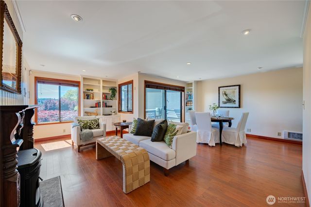 153 Madison Avenue N, Bainbridge Island, WA 98110