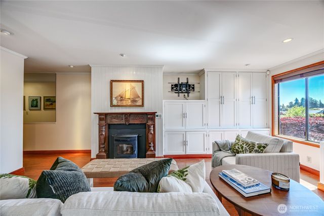 153 Madison Avenue N, Bainbridge Island, WA 98110