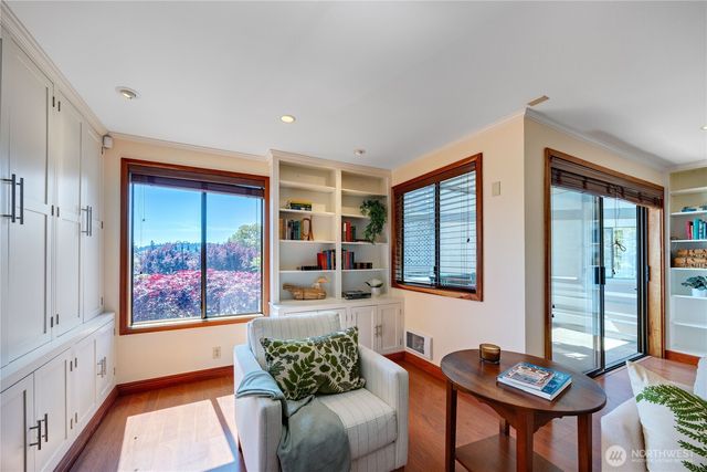 153 Madison Avenue N, Bainbridge Island, WA 98110