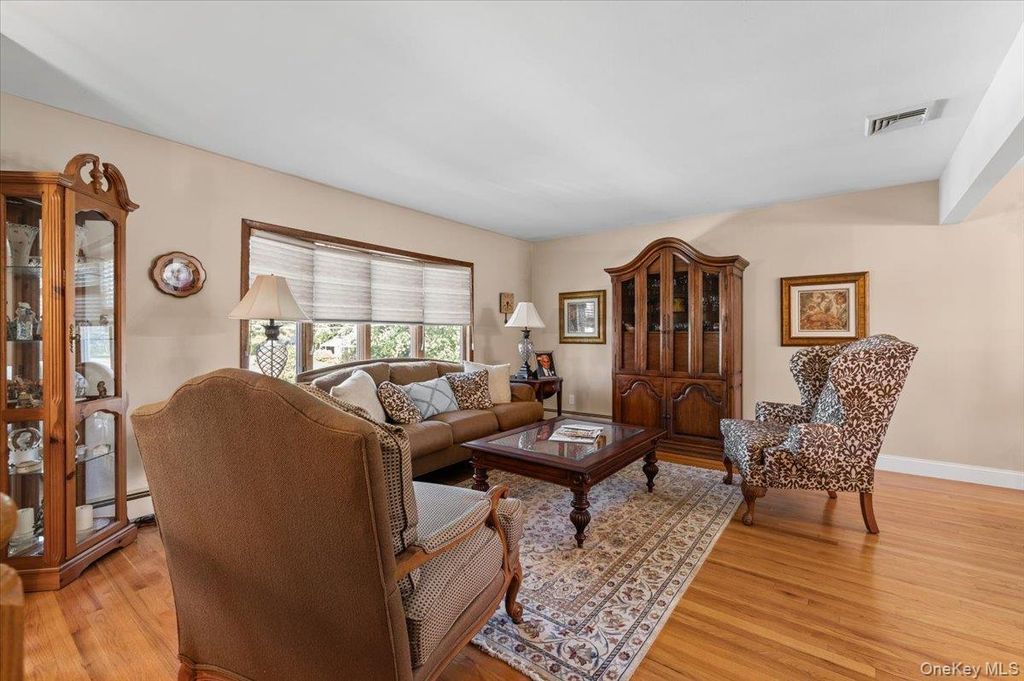 196 Von Huenfeld Street, Massapequa Park, NY 11762 — photo 4
