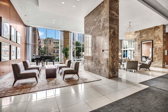 655 W IRVING PARK Road 1903, Chicago, IL 60613