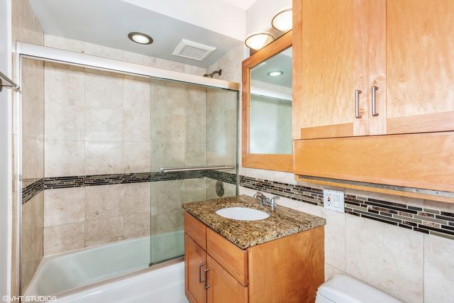 655 W IRVING PARK Road 1903, Chicago, IL 60613