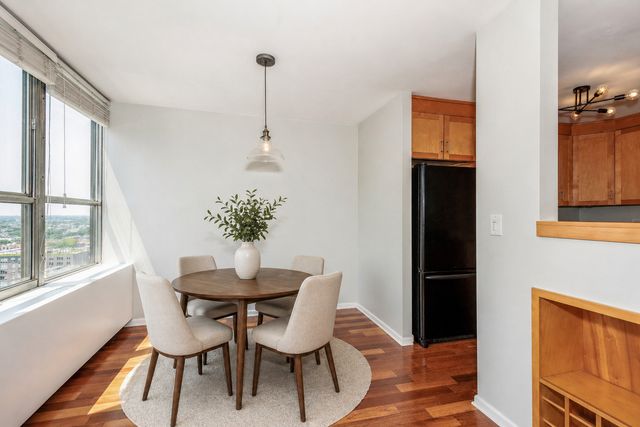 655 W IRVING PARK Road 1903, Chicago, IL 60613