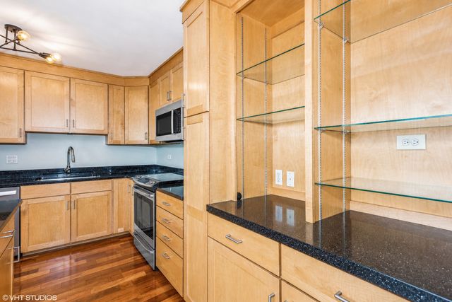655 W IRVING PARK Road 1903, Chicago, IL 60613