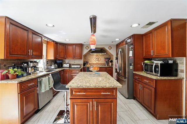 140 Greenbrook Road, Caldwell, NJ 07006