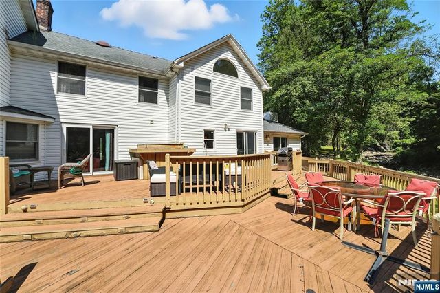 140 Greenbrook Road, Caldwell, NJ 07006