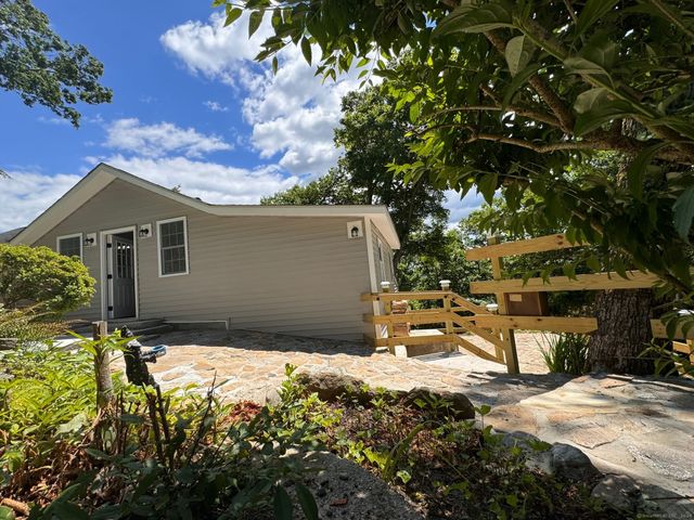 22 Hemlock Trail, Newtown, CT 06482