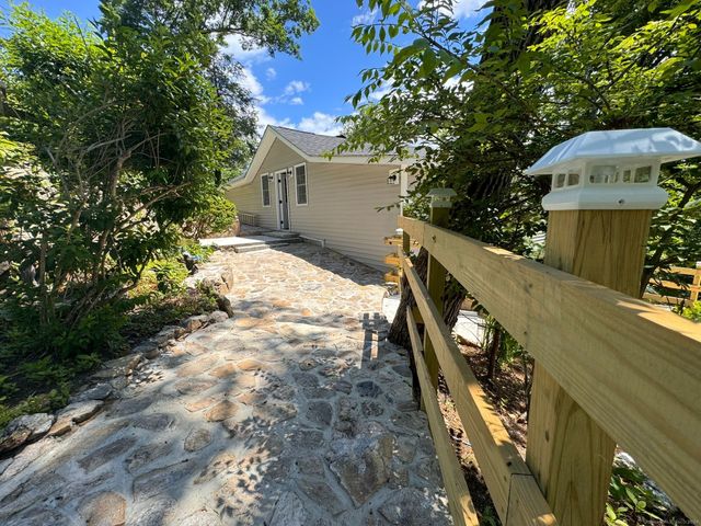 22 Hemlock Trail, Newtown, CT 06482