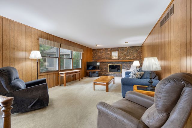 1150 Anne Court, Sleepy Hollow, IL 60118