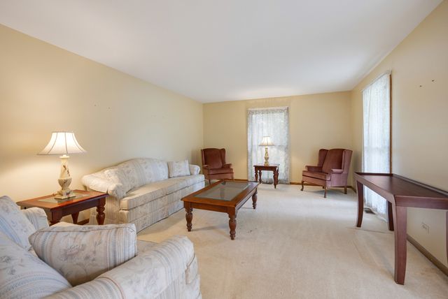 1150 Anne Court, Sleepy Hollow, IL 60118