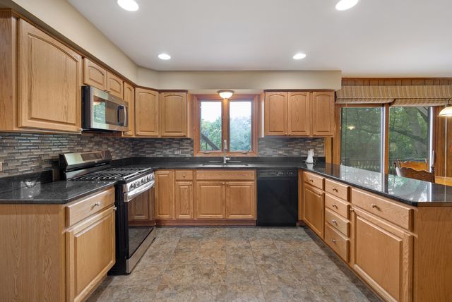 1150 Anne Court, Sleepy Hollow, IL 60118