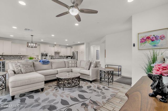 10260 E WHITE FEATHER Lane 1025, Scottsdale, AZ 85262
