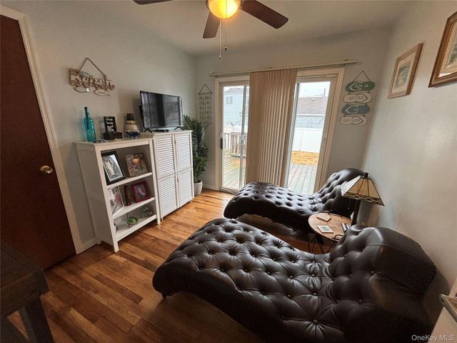 6 E Kissimee Road, Lindenhurst, NY 11757