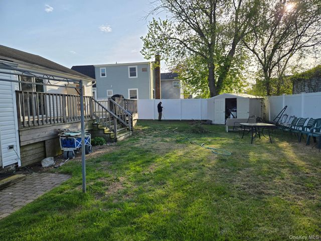 6 E Kissimee Road, Lindenhurst, NY 11757