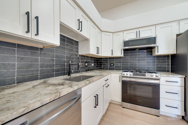 359 Chaparral Circle, Elgin, IL 60120