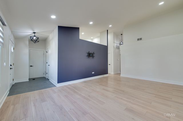 359 Chaparral Circle, Elgin, IL 60120