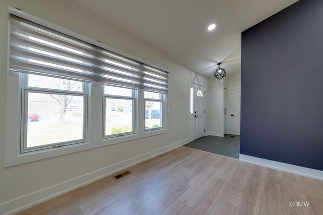 359 Chaparral Circle, Elgin, IL 60120