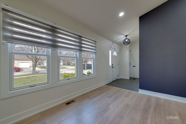 359 Chaparral Circle, Elgin, IL 60120