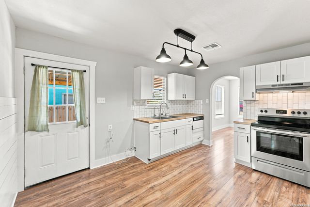 519 Collins Ave, Seguin, TX 78155