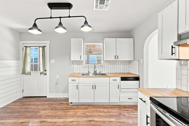 519 Collins Ave, Seguin, TX 78155