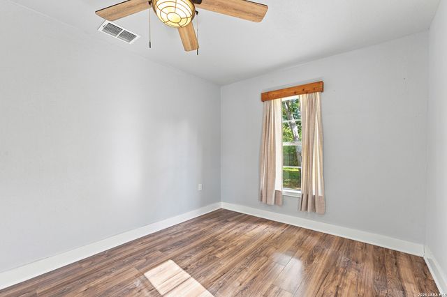 519 Collins Ave, Seguin, TX 78155