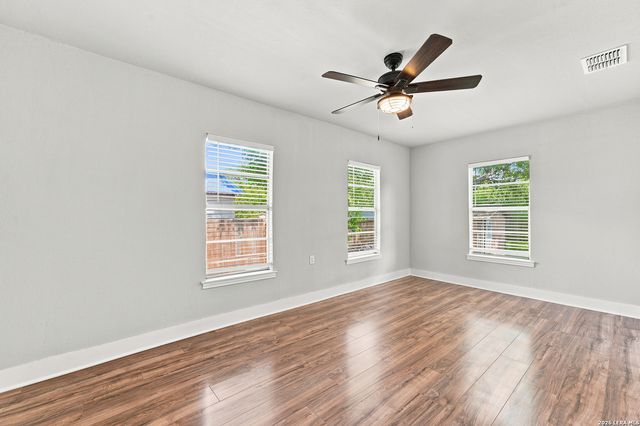 519 Collins Ave, Seguin, TX 78155