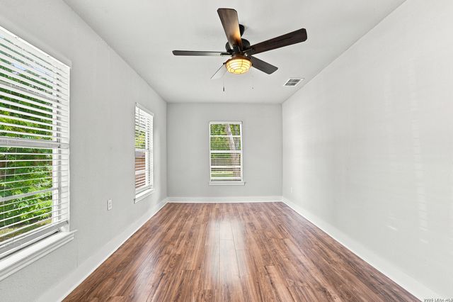 519 Collins Ave, Seguin, TX 78155