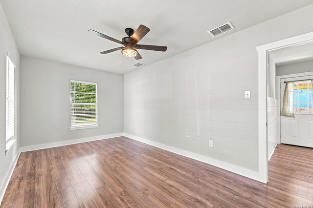 519 Collins Ave, Seguin, TX 78155