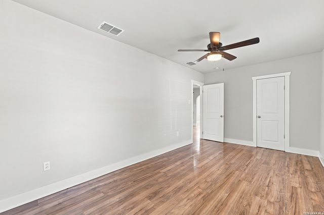 519 Collins Ave, Seguin, TX 78155