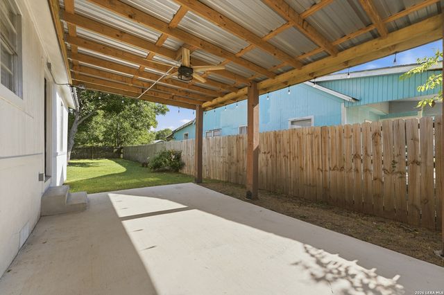 519 Collins Ave, Seguin, TX 78155